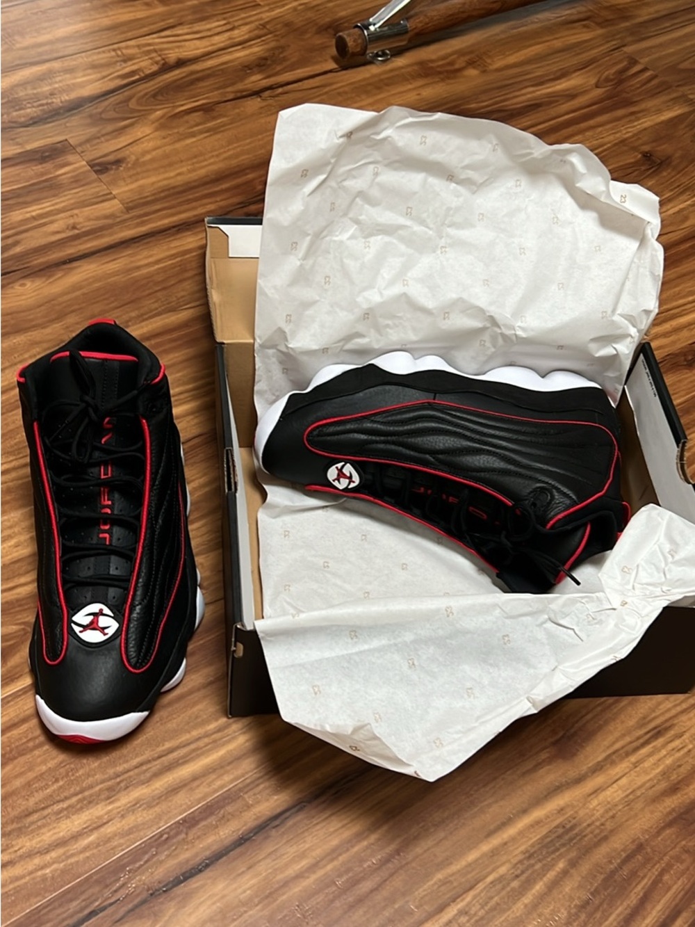 Jordan Black/Red/White Retro Basketball Sneakers - Picture 3 of 5